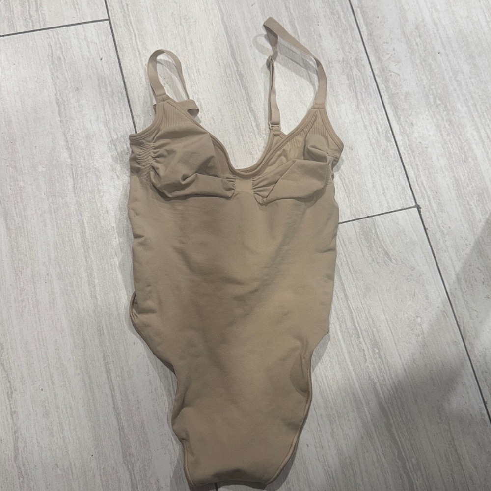 SKIMS Nude Sculpting Bodysuit - Picture 8 of 9